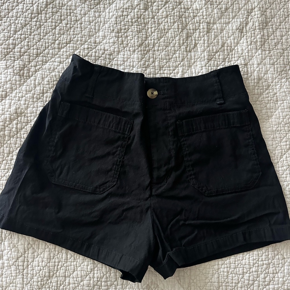 Maeve “Colette” Anthropologie black shorts. Size 29. Aprox 3 in inseam